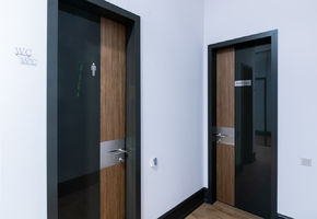 Шпонированные двери Regina в проекте ЖК "Софийский"