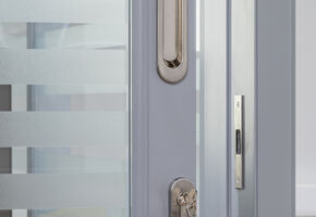 Двери VITRAGE I,II в проекте Проект Nayada по установке офисных перегородок в ЗАО Кселла Аэроблок центр