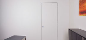 Фото Дверь-невидимка – изящное решение для дома или офиса