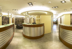 Стойки-reception NAYADA подчеркивают стиль офиса.