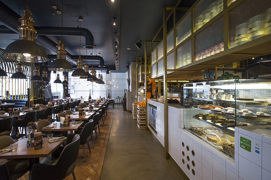 Фото Сложносочиненное ресторанное пространство с яркими акцентами: NAYADA для Burger & Pizzetta