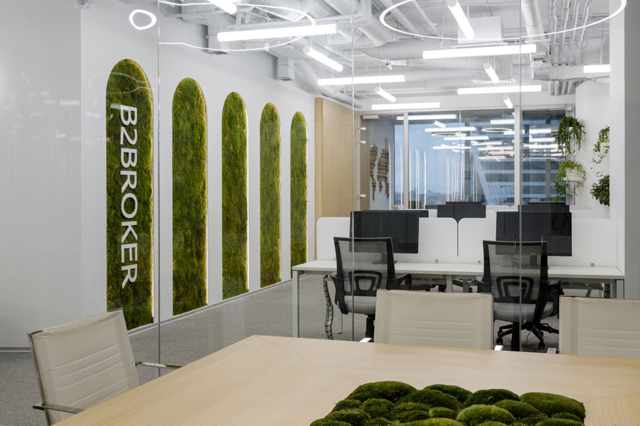 Фото Ультрасовременный офис в эко-стиле: комплексные решения NAYADA для B2Broker