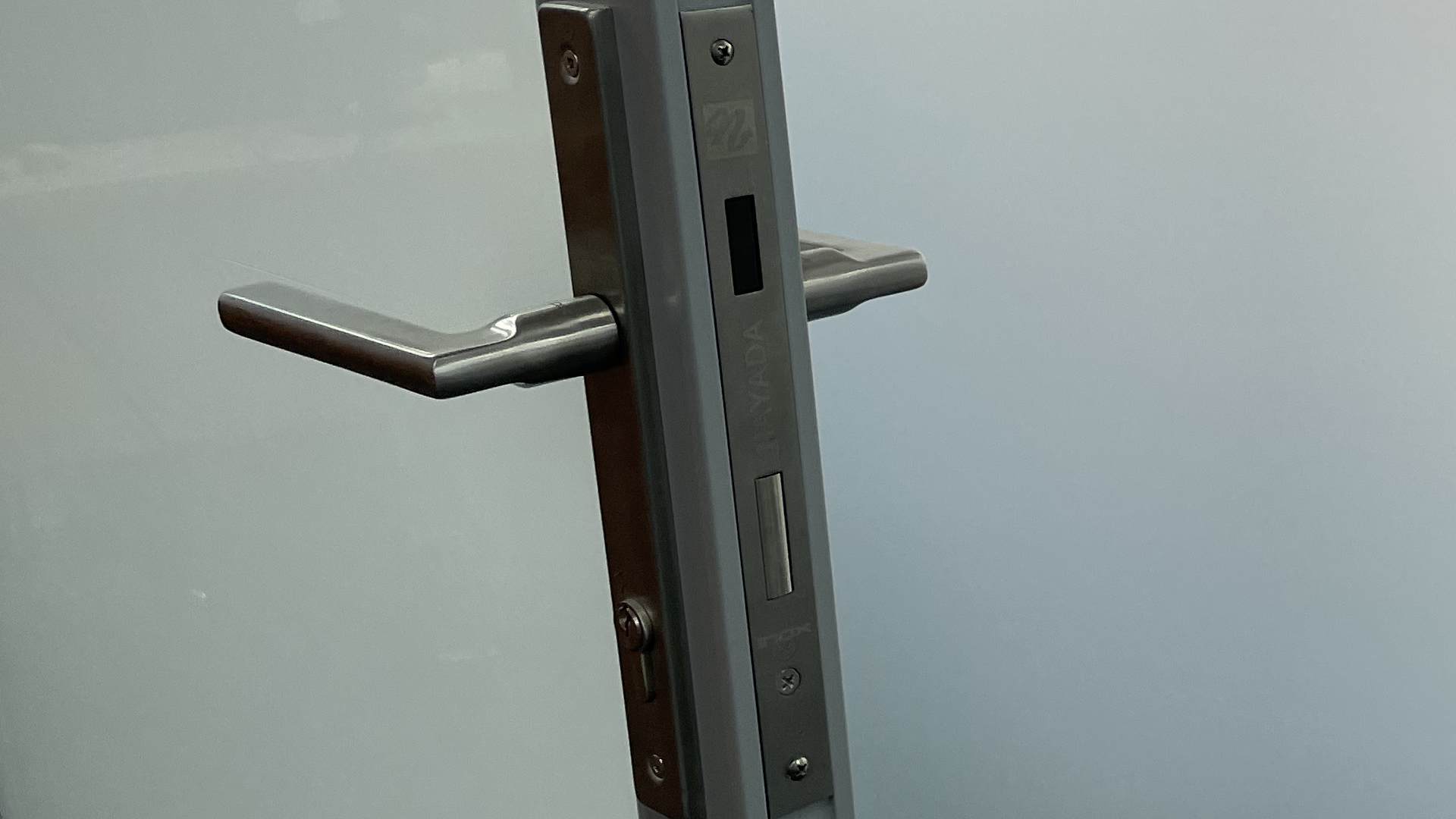 Магнитные замки INOX MG9235 для дверей с алюминиевым профилем
