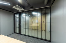 Nayada установила офисные стеклянные перегородки и двери в Технониколь
