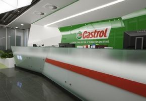 Стойки reception в проекте Castrol