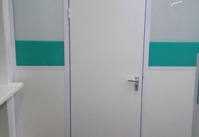Ламинированные двери в проекте Студия красоты и здоровья КриоЛайф