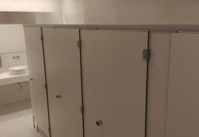 Туалетные перегородки в проекте KINEXT