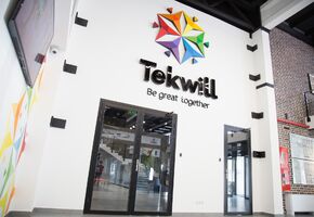 Двери в алюминиевой обвязке в проекте Tekwill