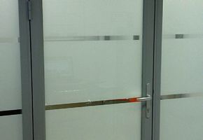 Двери в алюминиевой обвязке в проекте Бинбанк,ПАО