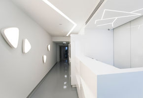 Стойки reception в проекте Интерьер стоматологического центра