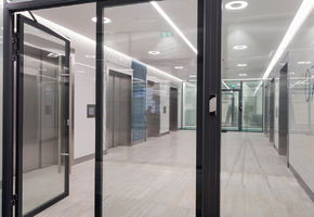 Двери Intero W в проекте БЦ «Оазис»