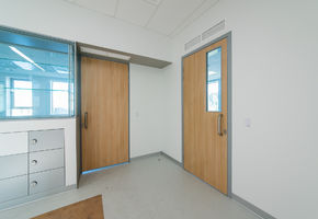 Ламинированные двери в проекте Школа-кампус «Летово»
