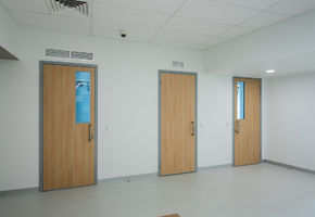 Ламинированные двери в проекте Школа-кампус «Летово»