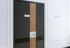 Шпонированные двери Regina в проекте ЖК 