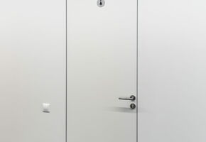 Ламинированные двери в проекте Установка перегородок, дверей, панелей и мебели в Pesco Switzerland AG