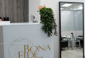 Стойки reception в проекте Перегородки Nayada в офисе Бона Фиде Групп