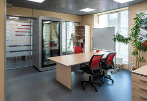 Кабина акустическая SP2 в проекте Nayada установила акустическую переговорную кабину SP2 в офисе ЮЕ-Интернейшнл