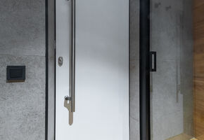 Двери NAYADA-Stels в проекте Проект Nayada по установке системы перегородок в салон груминга