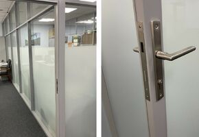 Двери VITRAGE I,II в проекте Проект компании Nayada по установке офисных перегородок и дверей в «Ленэлектромонтаж»