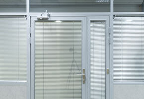 Двери VITRAGE I,II в проекте Проект Nayada по установке офисных стационарных перегородок в Экспоцентре