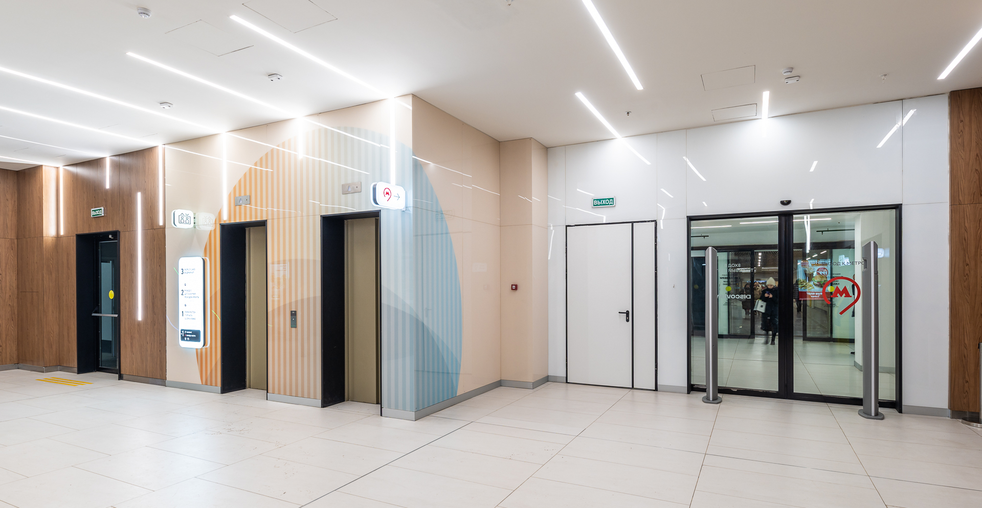 Фото проекта: Проект Nayada по установке стеклянных перегородок, ограждений и панелей в ТЦ Discovery. Изображение № 16