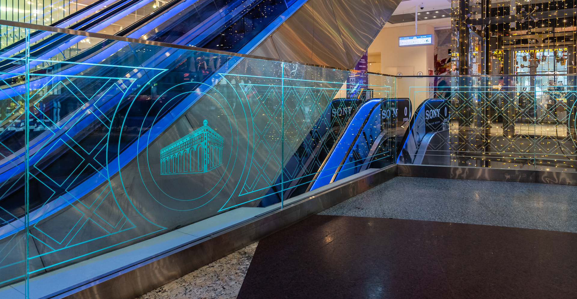 Фото проекта: Проект Nayada по установке перегородок, ограждений и мебели в &laquo;Центральном Детском Магазине на Лубянке&raquo;. Изображение № 3