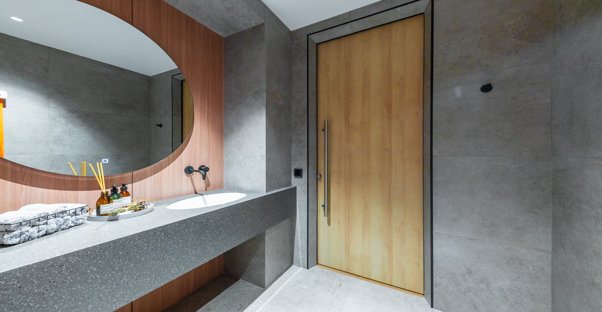 Фото проекта: Проект Nayada по установке системы перегородок в салон груминга. Изображение № 3