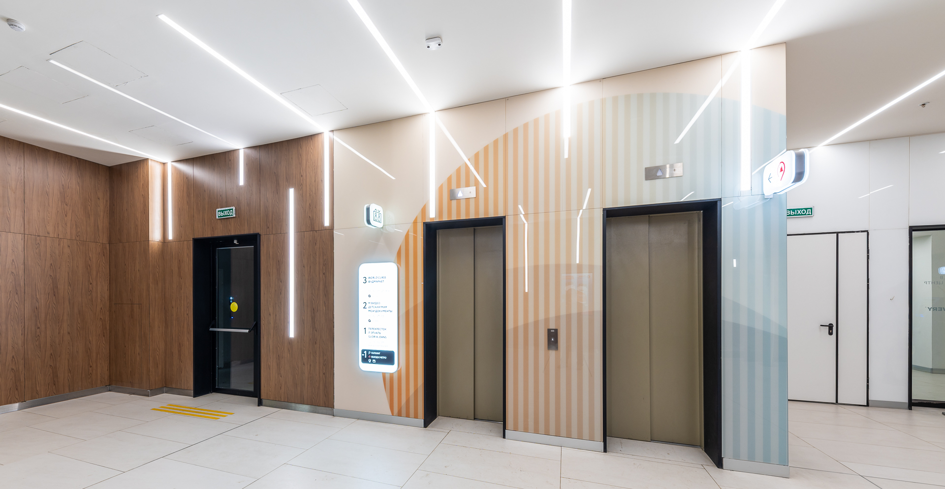 Фото проекта: Проект Nayada по установке стеклянных перегородок, ограждений и панелей в ТЦ Discovery. Изображение № 12