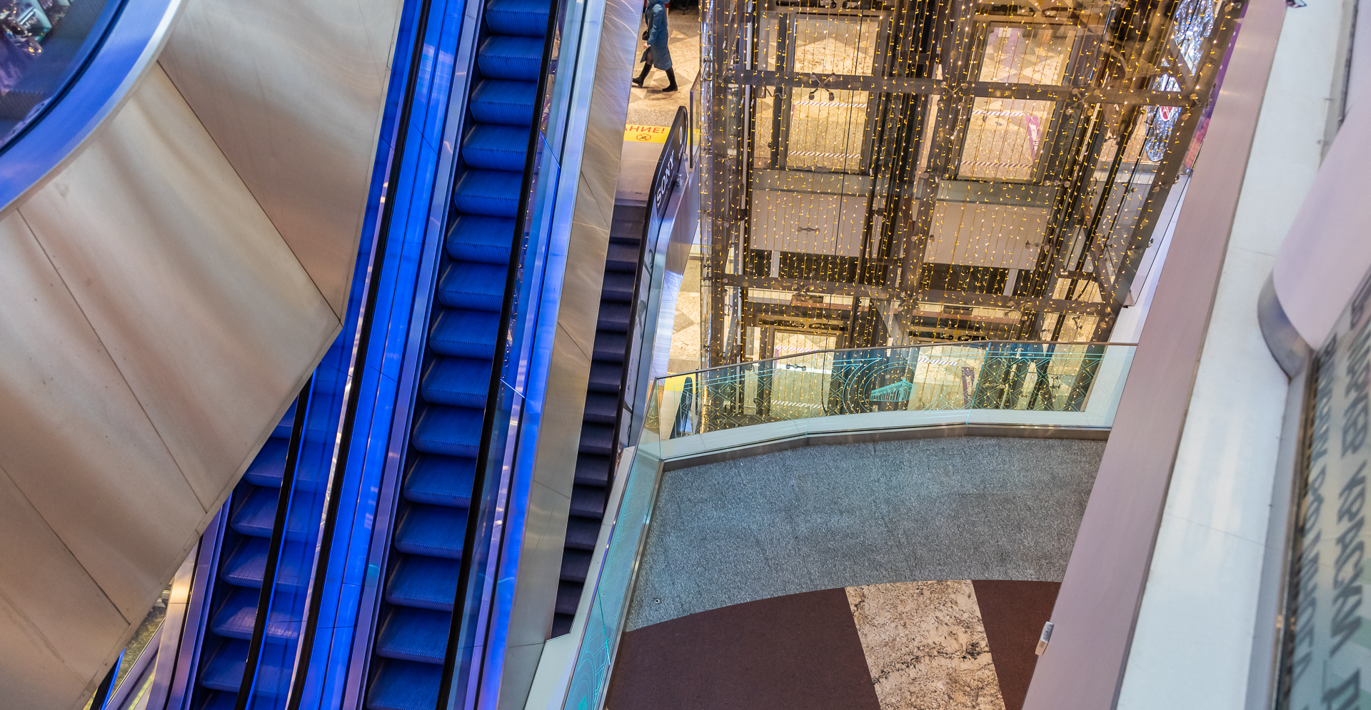 Фото проекта: Проект Nayada по установке перегородок, ограждений и мебели в &laquo;Центральном Детском Магазине на Лубянке&raquo;. Изображение № 4