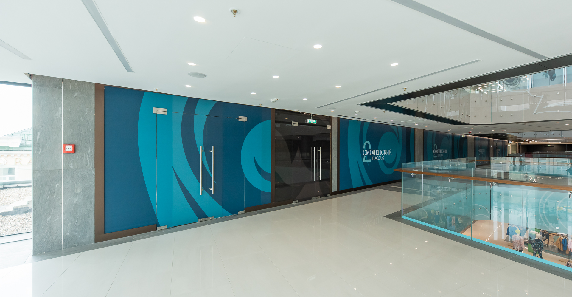 Фото проекта: Nayada установила перегородки в Смоленский пассаж. Изображение № 3