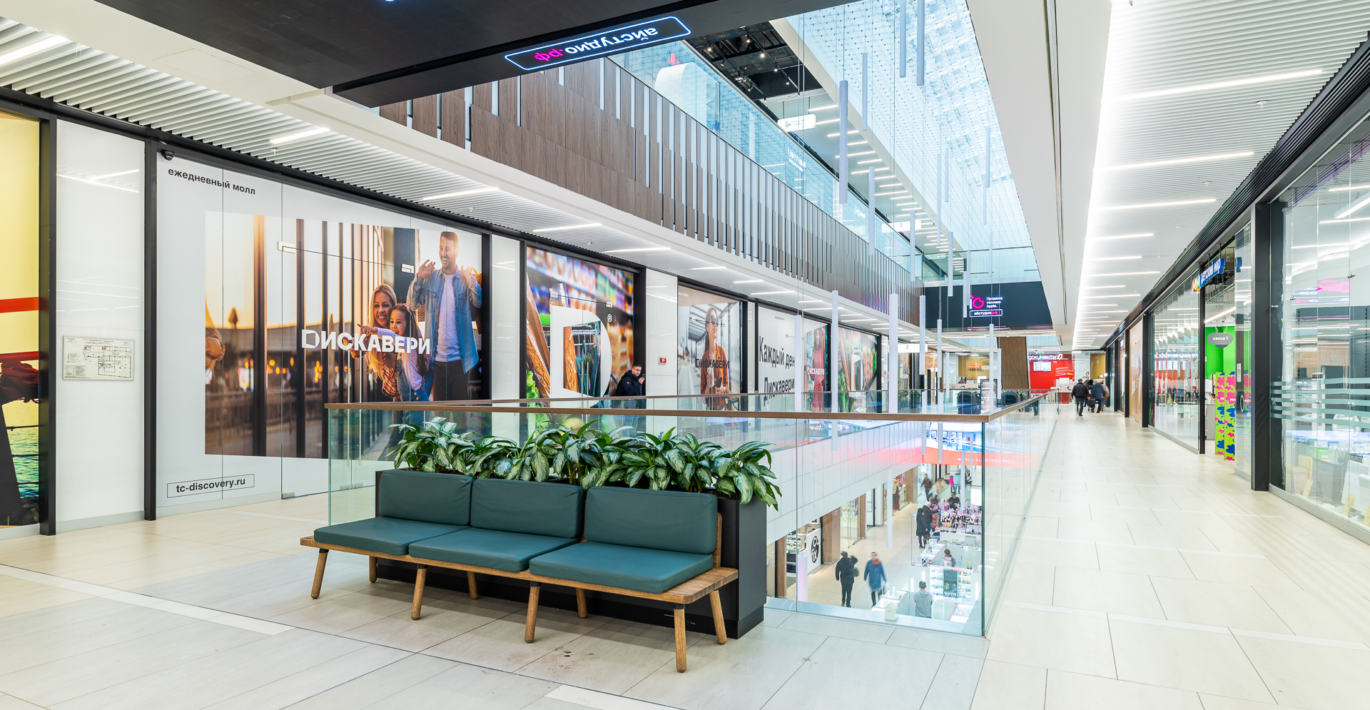 Фото проекта: Проект Nayada по установке стеклянных перегородок, ограждений и панелей в ТЦ Discovery. Изображение № 10
