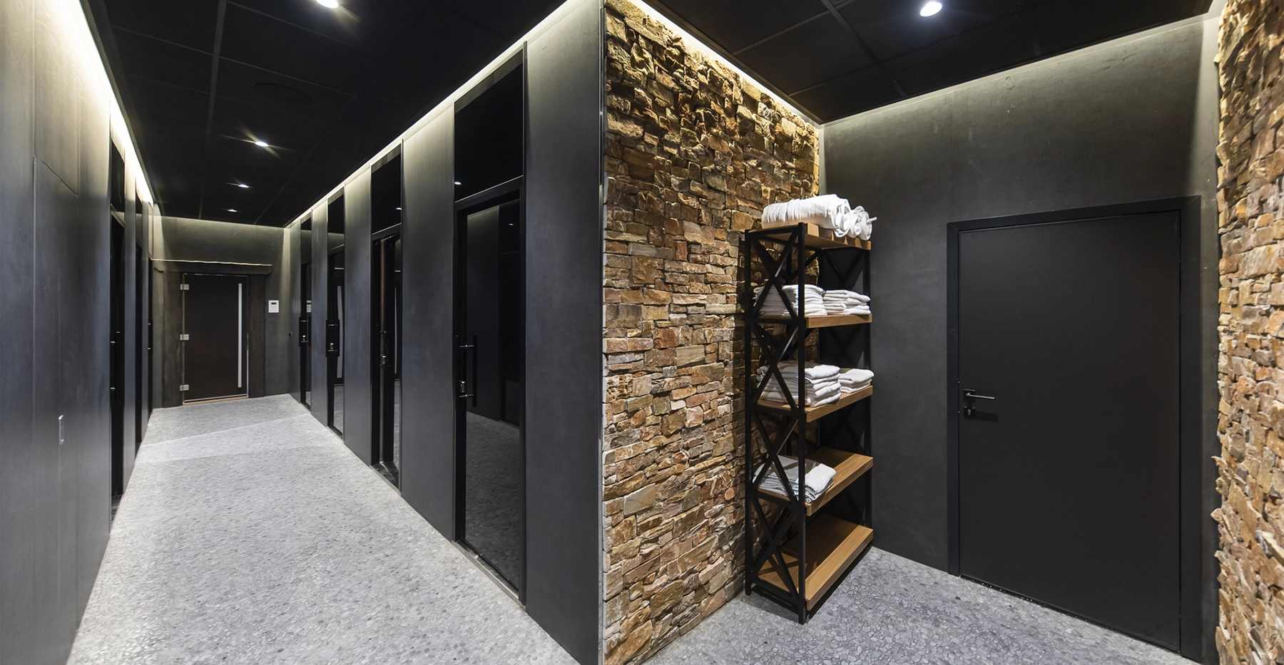 Фото проекта: Создание интерьеров, монтаж перегородок, дверей, мебели в фитнес клубе Anvil. Изображение № 1