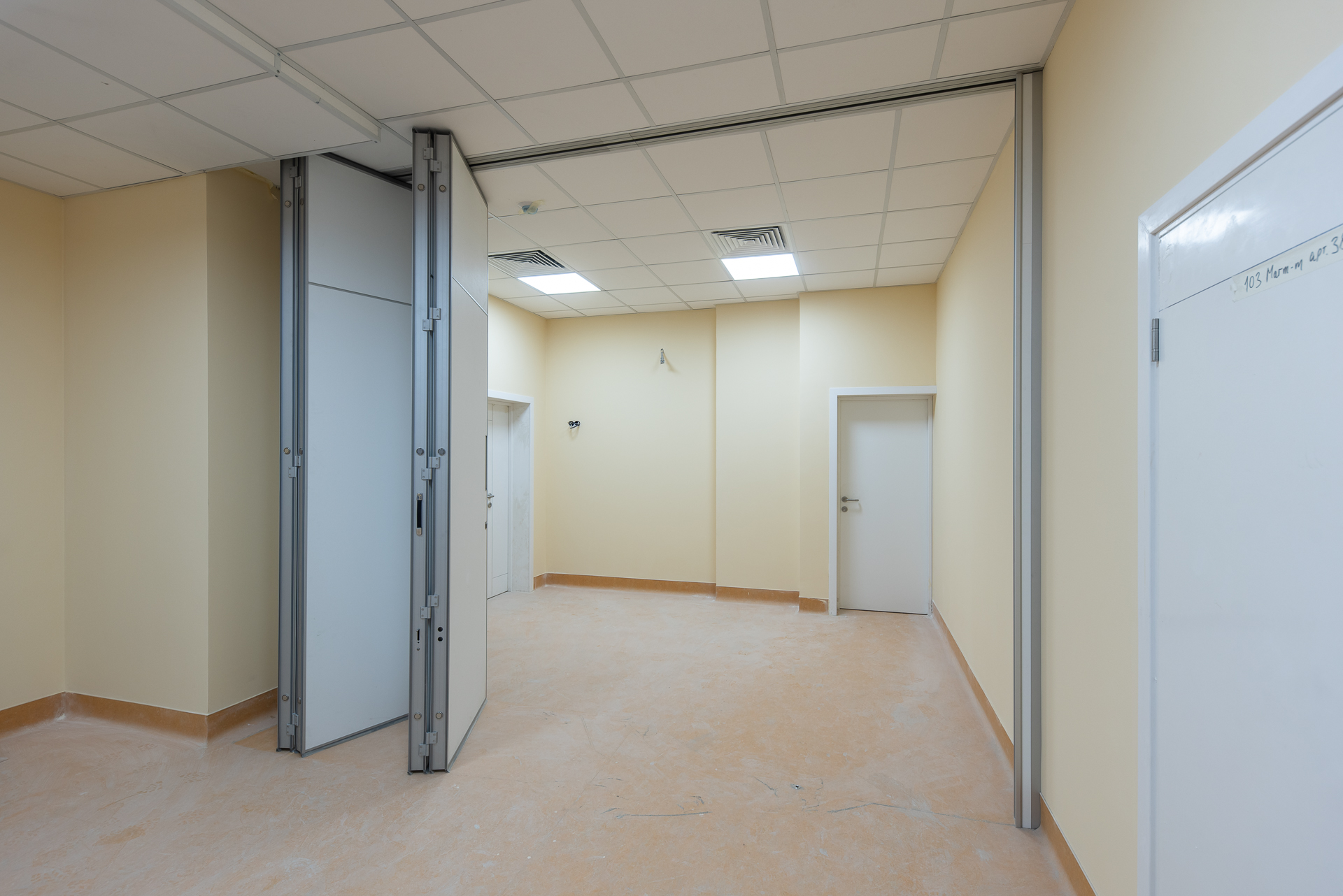 NAYADA SmartWall H3 зонирует внутренние помещения