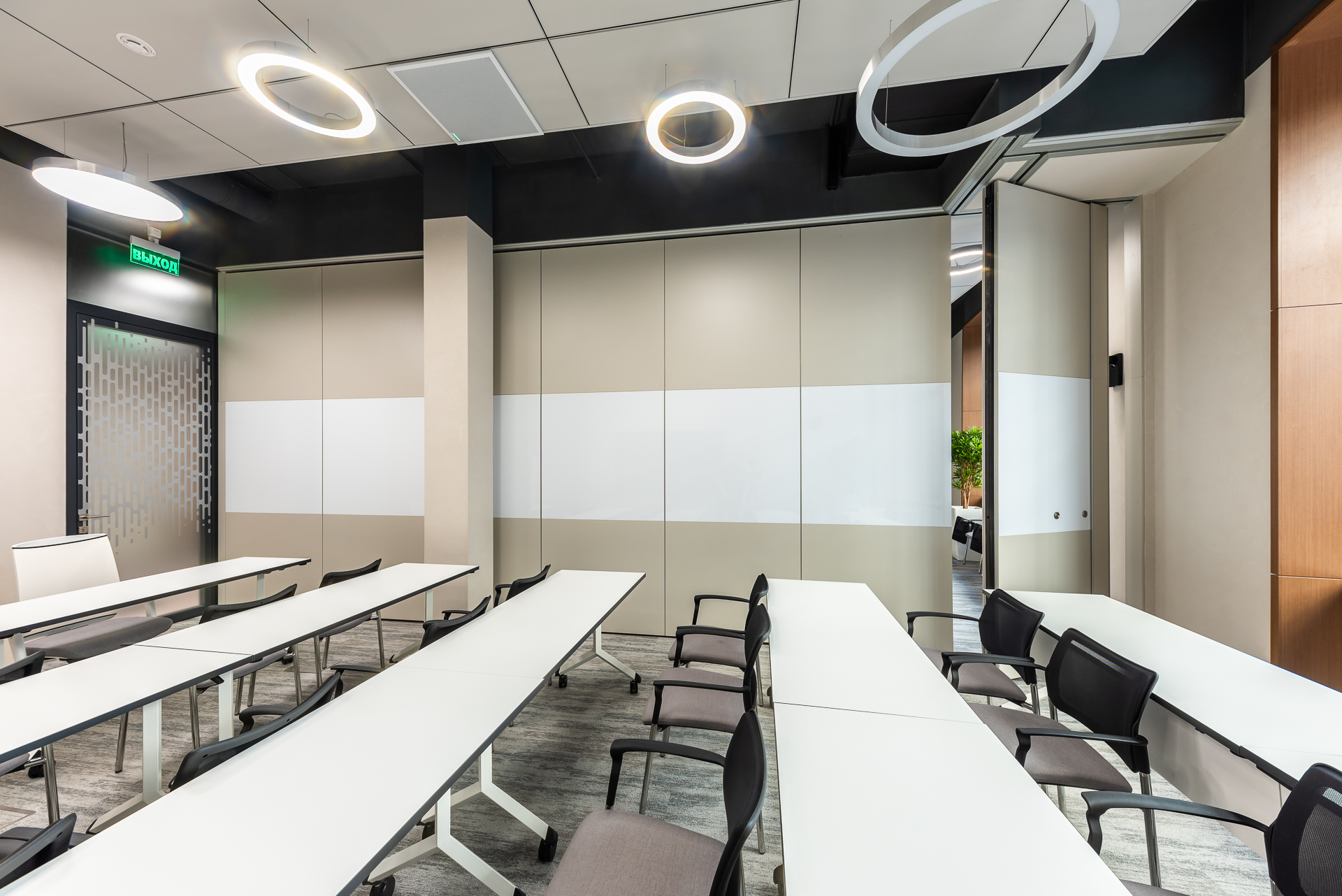 Перегородки SmartWall H7 в офисе крупного государственного учреждения