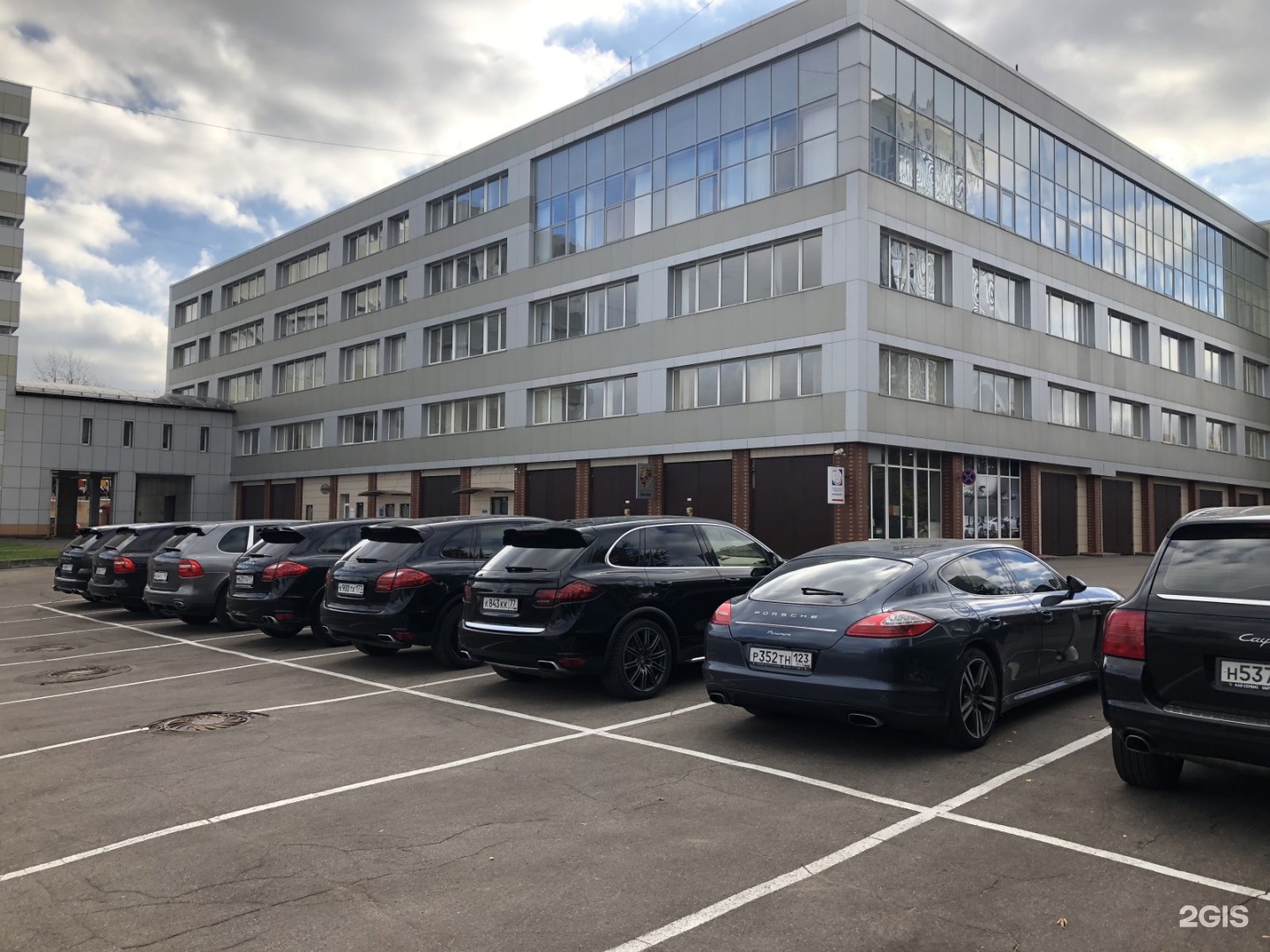 Проект компании Nayada по установке стационарных офисных алюминиевых перегородок